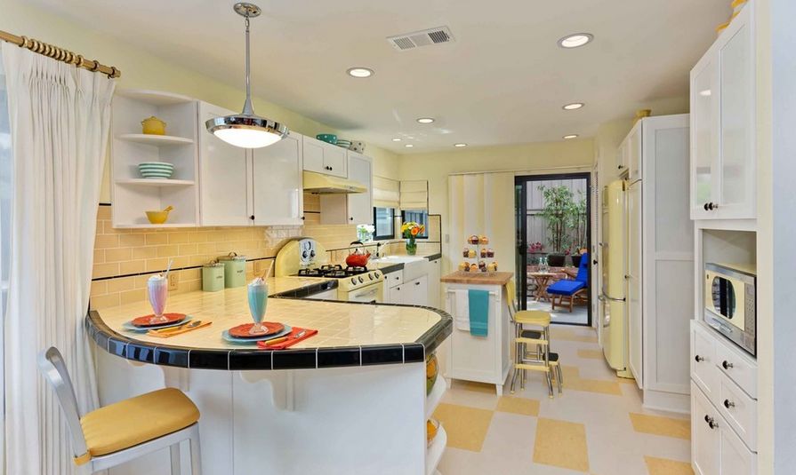 Sunny retro kitchen design