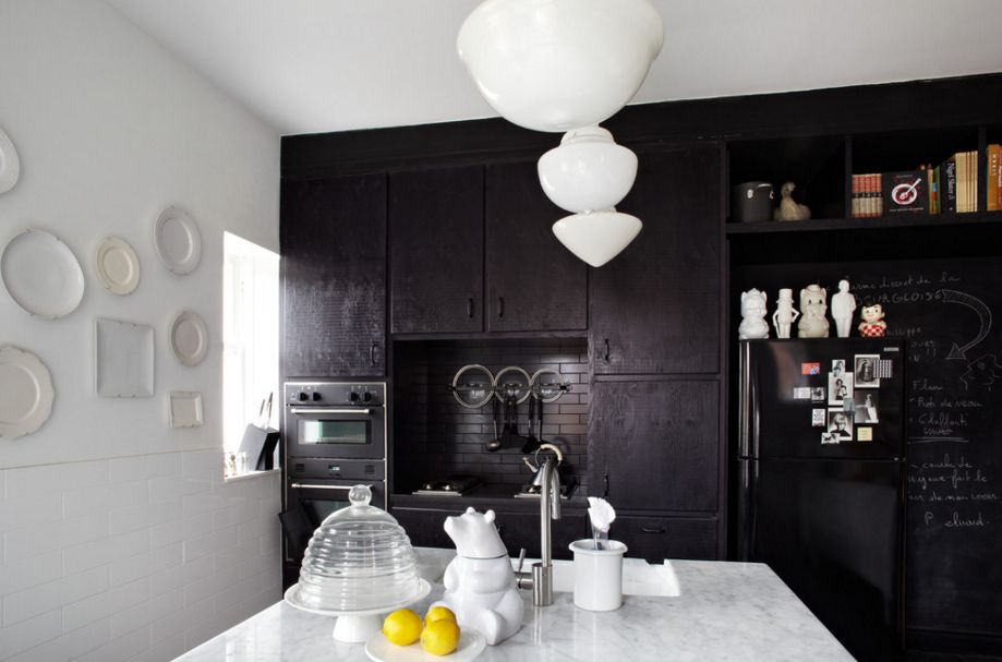 Black contrast kitchen design