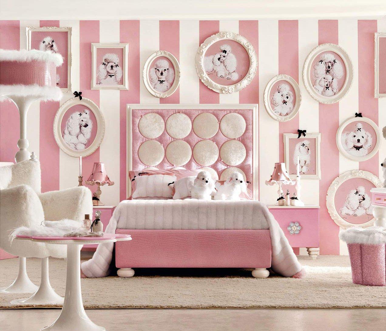 Розово-белая детская спальня