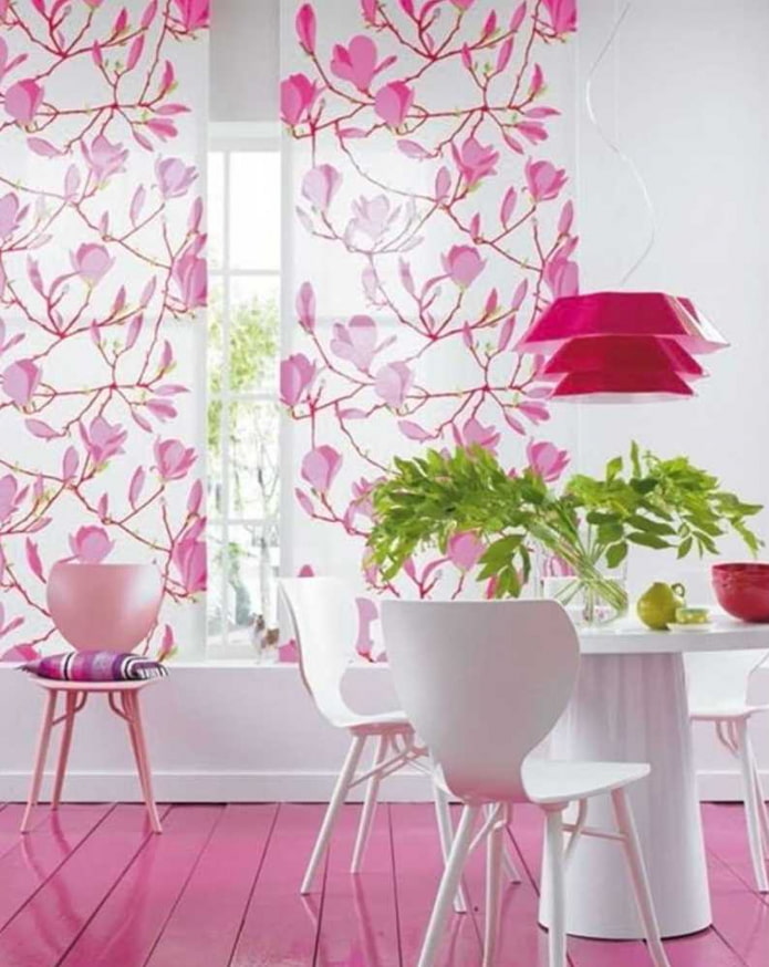 шторы с розовым цветочным принтом