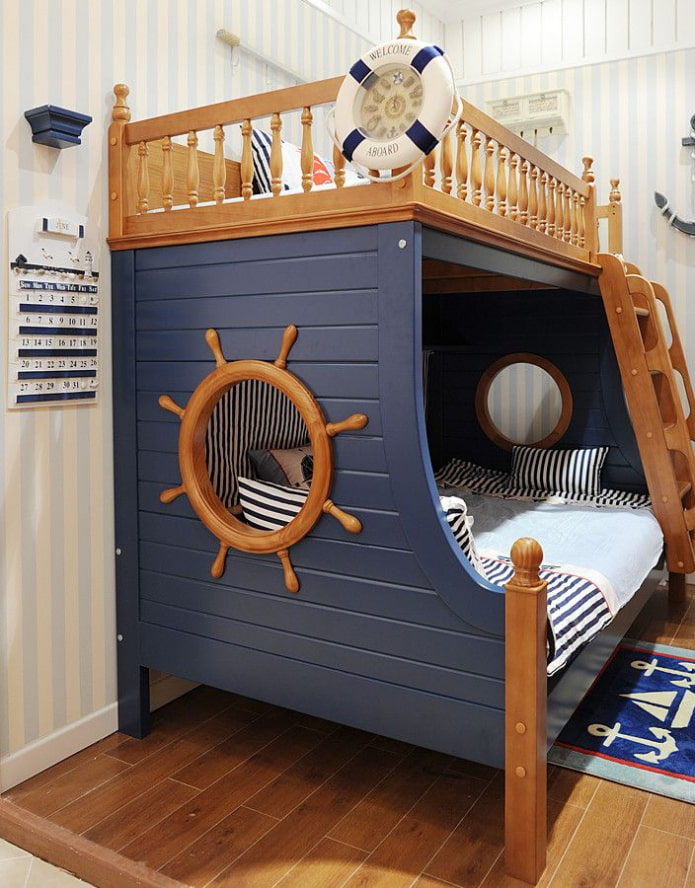 кровать в форме корабля в морском стиле