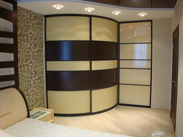 Преимущества углового шкафа в том, что он характеризуется практичностью, функциональностью и стильным дизайном