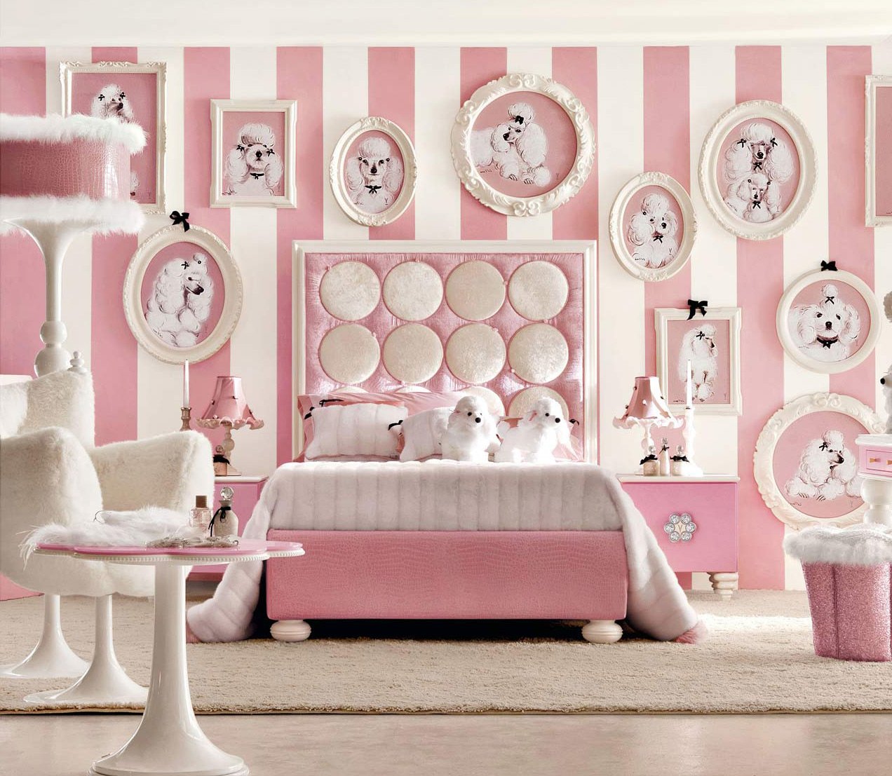 Розово-белая детская спальня